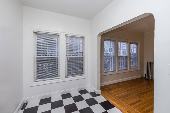 Building Photo - 421 Van Dyke