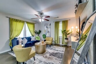 Building Photo - 1280 Kenilworth Dr SW