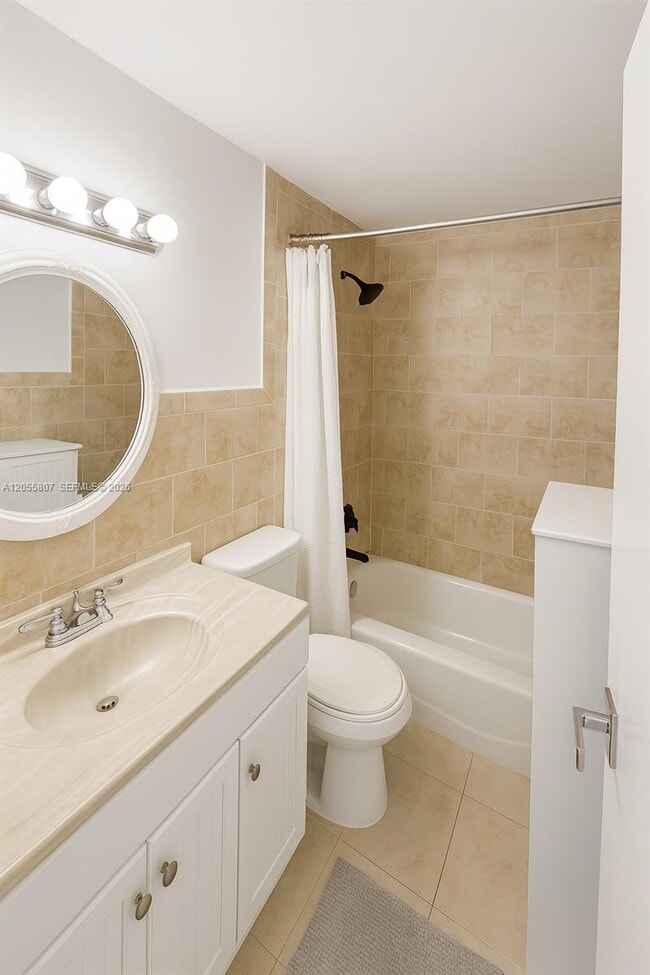 Building Photo - 905 Brickell Bay Dr