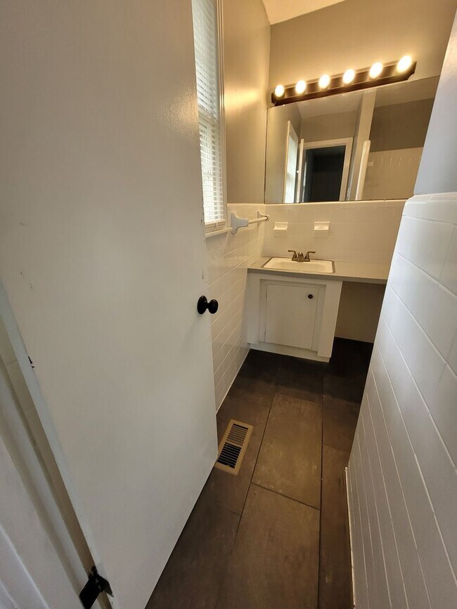 Building Photo - Huntsville