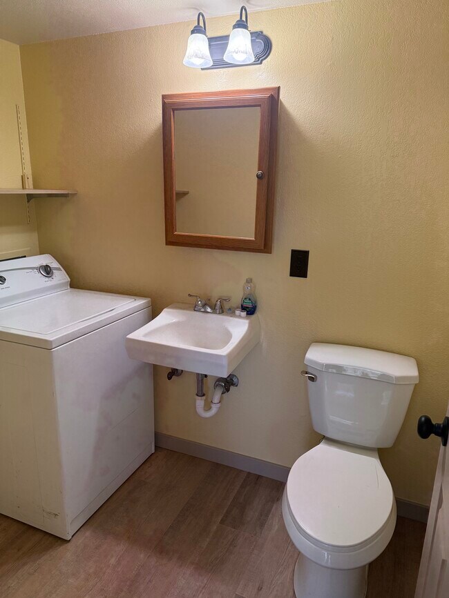 Building Photo - 2896 Orchard Ave