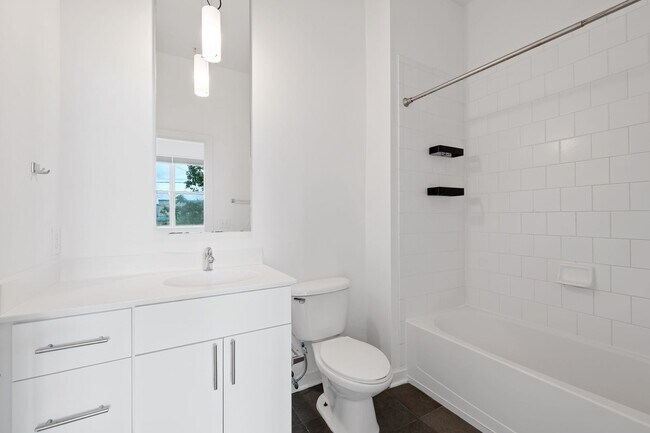 Building Photo - Gorgeous Downtown Durham 2bd/2ba Condo Ava...