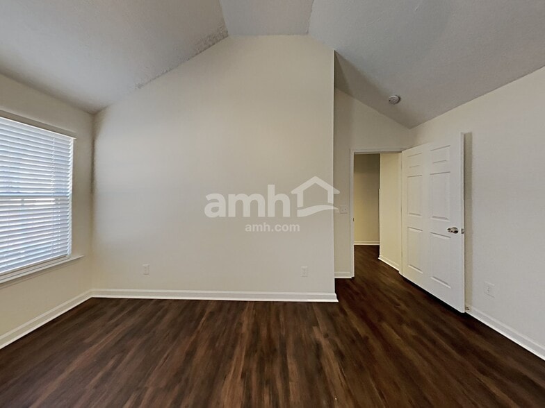 Building Photo - 2219 Brick Way