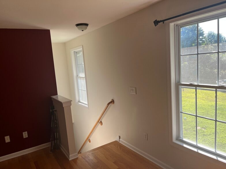 Building Photo - 802 Evergreen Ave