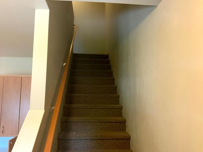 Building Photo - 2 Bedroom, 2 Bath Close to U of O campus on 14th & Patterson