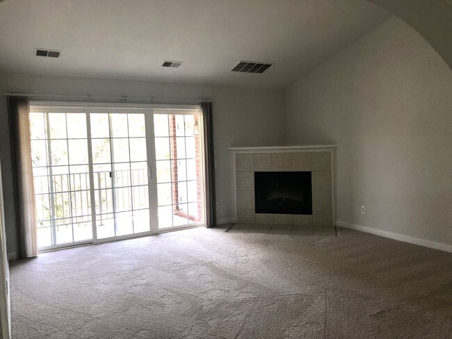 Building Photo - 2-Bedroom, 2-Bath with Att. Garage in Shel...