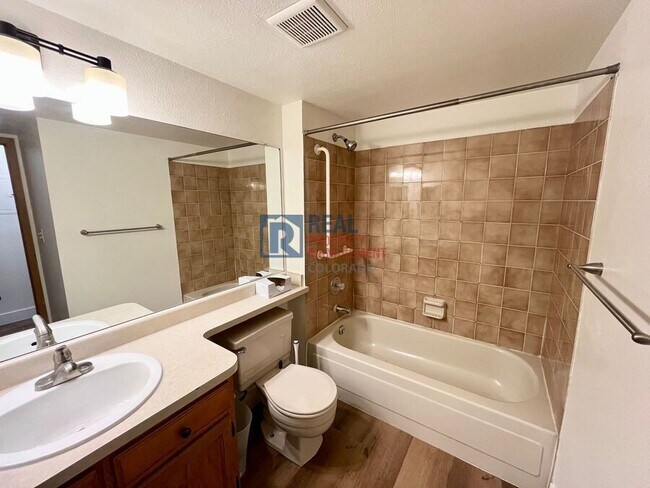 Building Photo - 9662 Brentwood Way