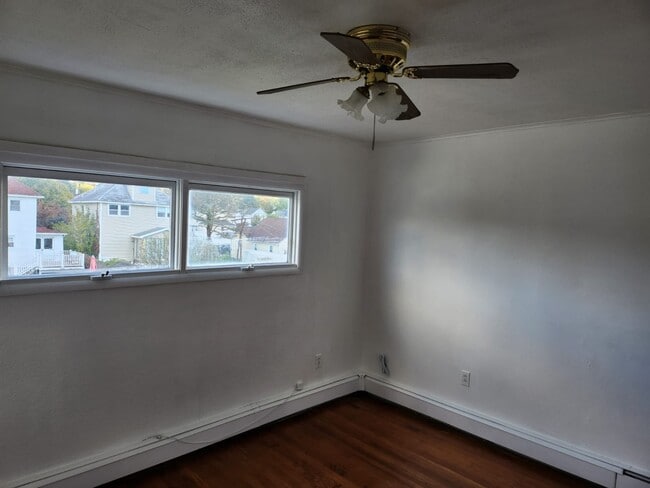 Building Photo - 648 E Scott St