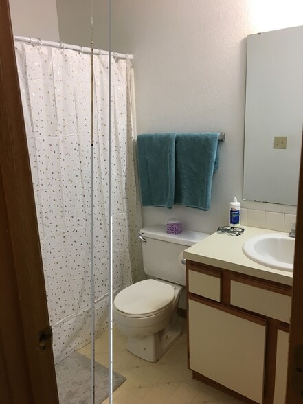 Building Photo - 220 Mount Hope Ct