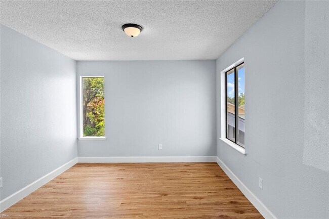 Building Photo - Affordable 5BD/2BA single-family house!