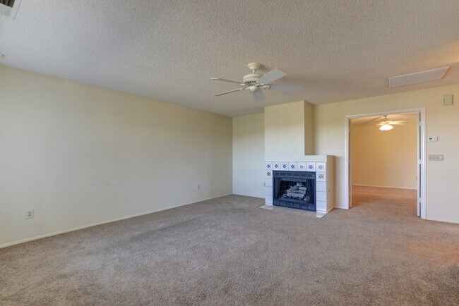 Building Photo - Great views from this 2X2 Montana Terrace ...