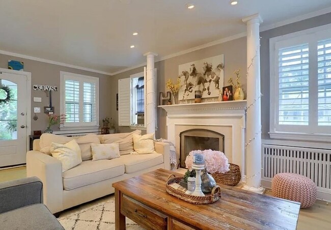 Building Photo - Home Sweet Home