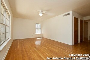 Building Photo - 922 Sumner Dr