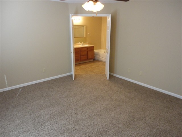 Building Photo - 5943 King Lear Dr