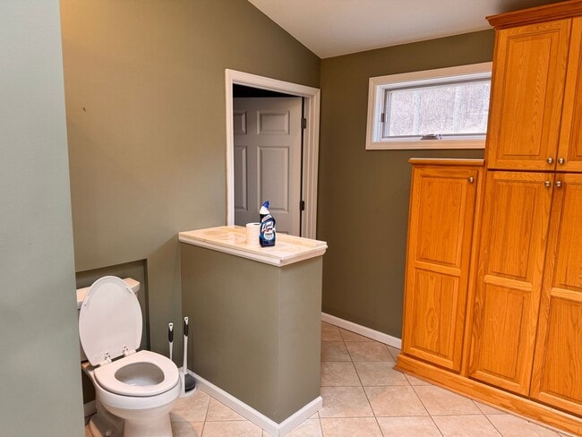 Building Photo - Nice large country setting close to town