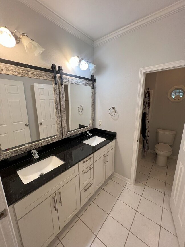 Building Photo - Newly remodeled, 4 bedroom, 2.5 bathroom home in Baton Rouge, LA