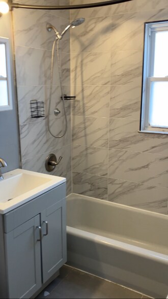 Building Photo - 936 Wethersfield Ave