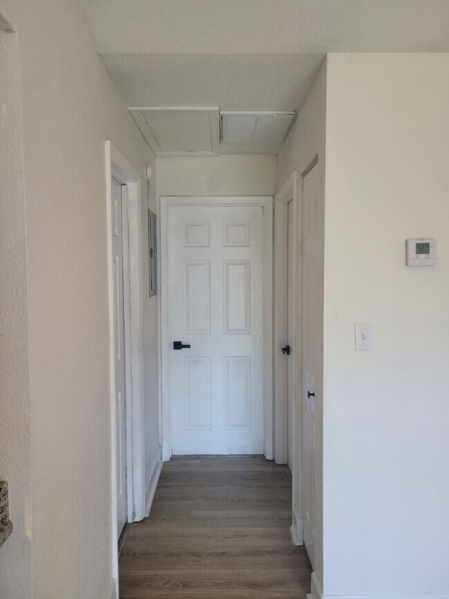 Building Photo - 1236 Dovehill Dr