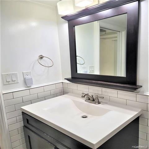 Building Photo - 1717 Mott Smith Dr