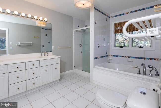 Building Photo - 11 Lexington Ct