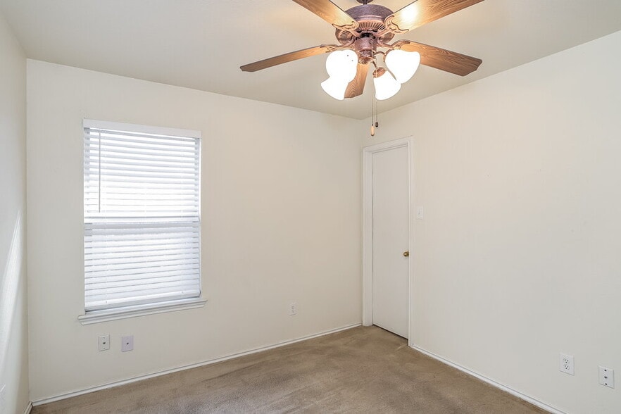 Building Photo - 20830 Banyan Crest Ln