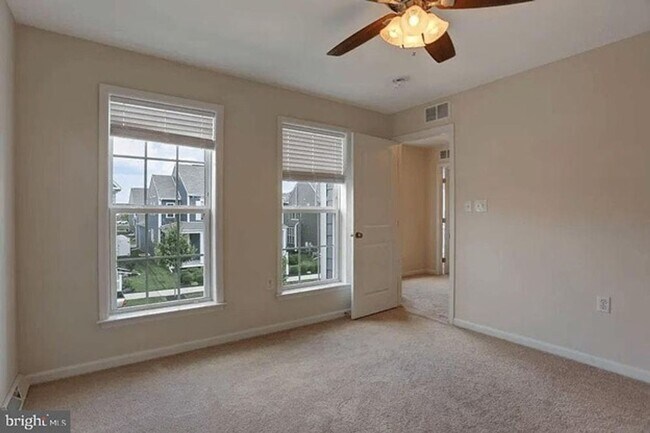 Building Photo - 613 Line Rd