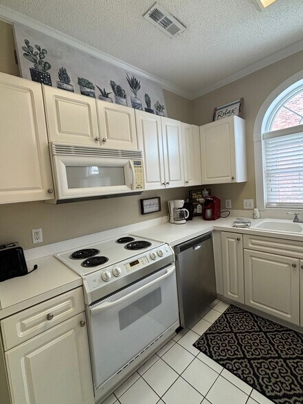 Building Photo - 702 Riverwalk Dr