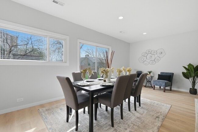 Building Photo - 593 Bristol Ln