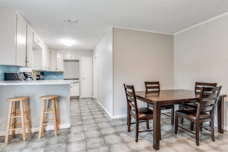 Building Photo - 877 Betty Dr