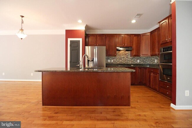 Building Photo - 3800 Elmwood Towne Way
