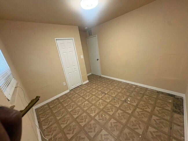 Building Photo - 221/223/225/227 Maria Street