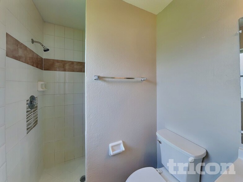 Building Photo - 20336 Peachland Blvd