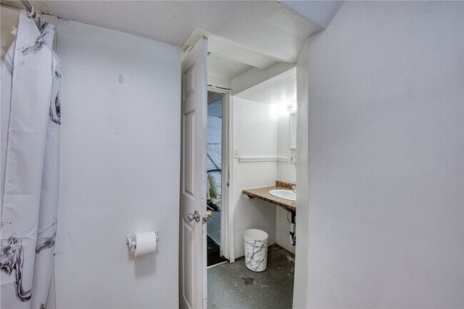 Building Photo - 354 Ophelia St