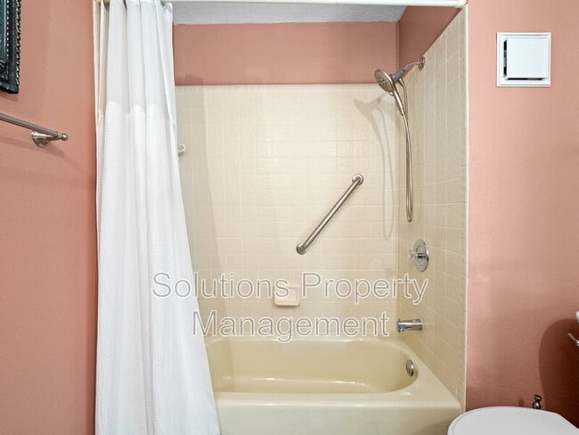 Building Photo - 751 Greenwood Manor Cir