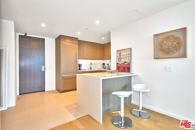 Building Photo - 889 Francisco St