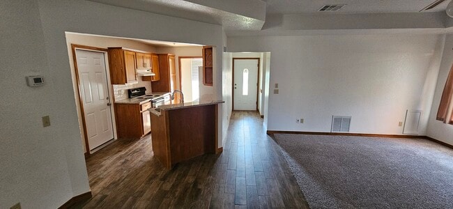 Building Photo - 1320 Greenfield Dr