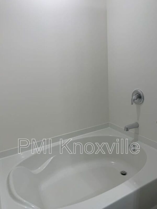 Building Photo - 5371 Calvert Ln