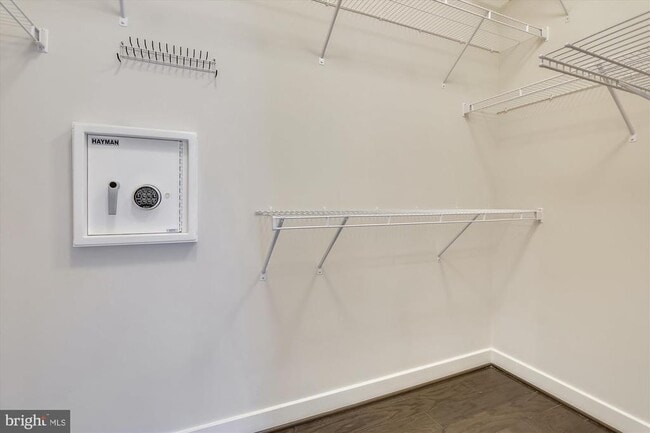 Building Photo - 8060 Red Hook St