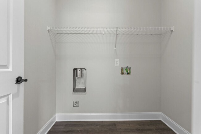 Building Photo - 4 BR Home with Bonus Loft & Spa-Inspired Primary Suite