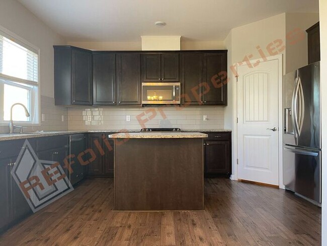 Building Photo - Beautiful End Unit 3 Story 4 bedroom, 3.5 ...