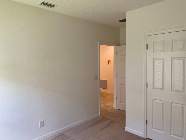 Building Photo - Newer Home, 3 Bedroom 2 Bath,  2 Car Garag...