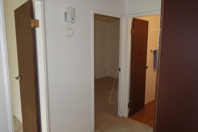 Building Photo - 2 bedroom, 1 bath, 2 parking in Waikalani Woodlands