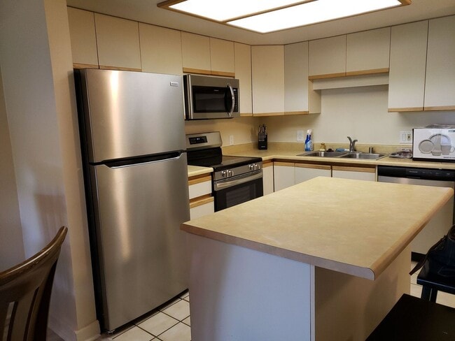 Building Photo - Maui Banyan 1 bd/ 2 ba unit long term furn...