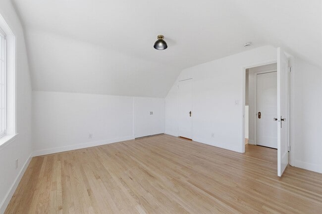 Building Photo - Charming 2 bed, 1.5 bath Alta Heights Home