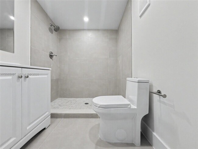 Building Photo - 228 NW 39th St