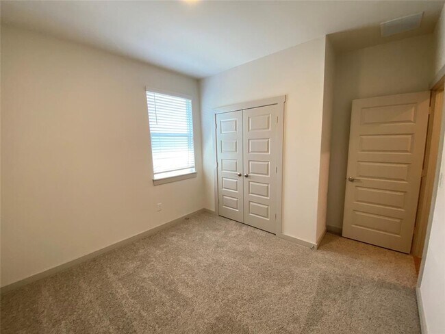 Building Photo - 2205 Sisterdale Ln