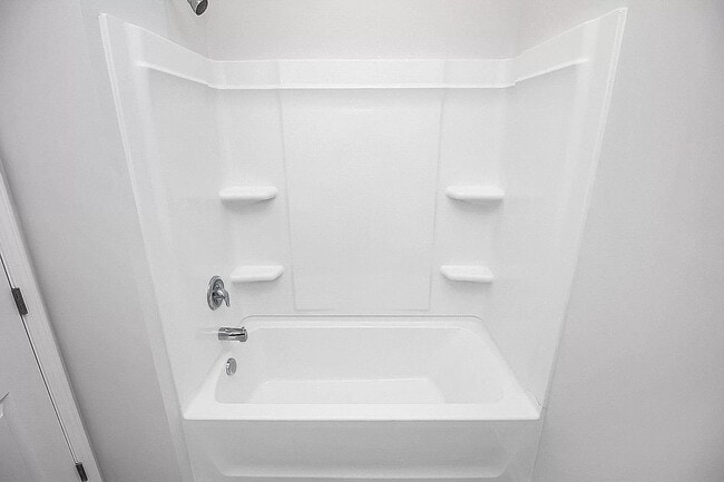 Building Photo - Home with 4 bedrooms, 3 full baths Fence in Yard