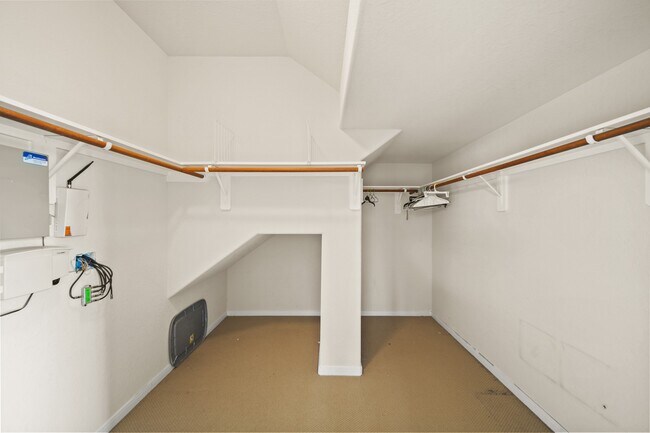 Building Photo - 25959 Ravenside Dr