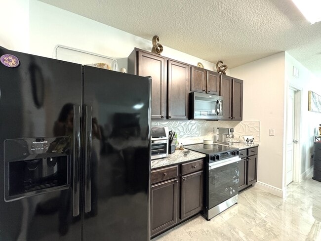 Building Photo - 239 Willow Bend Dr