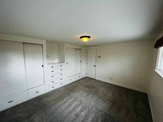 Building Photo - 4 Bedroom East Bremerton with Large Yard